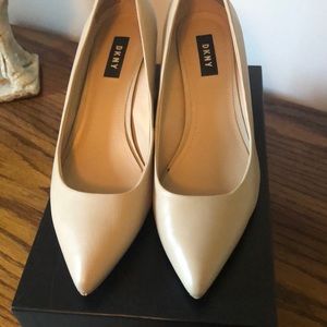 DKNY beige pumps